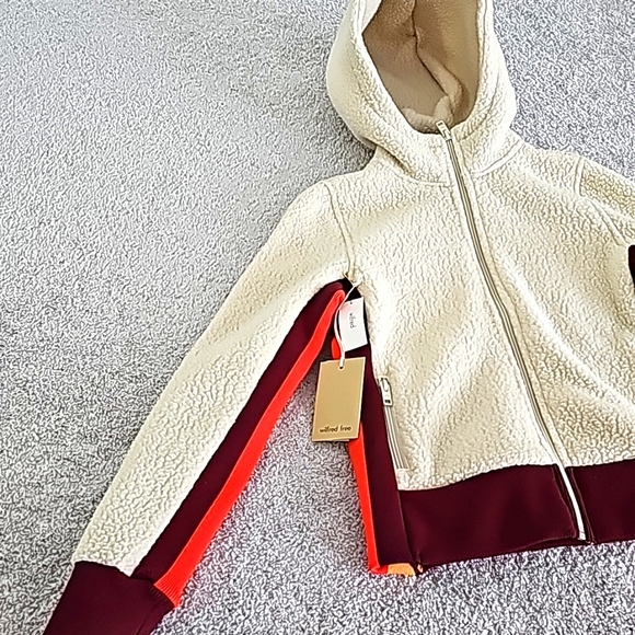 Aritzia Wilfred FreeMustang Zip-Up - Picture 5 of 9